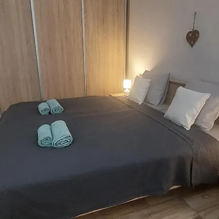 아파트 Laura & Private Parking Šamorín
