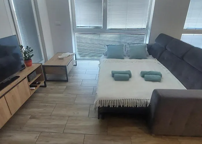 Laura & Private Parking Šamorín