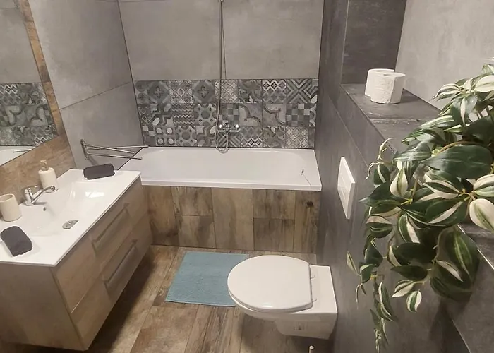 Laura & Private Parking Šamorín