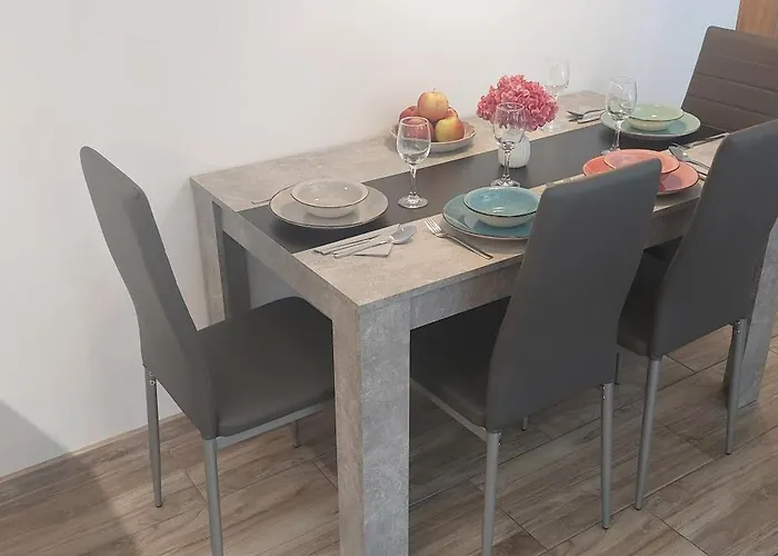 Laura & Private Parking Lägenhet *